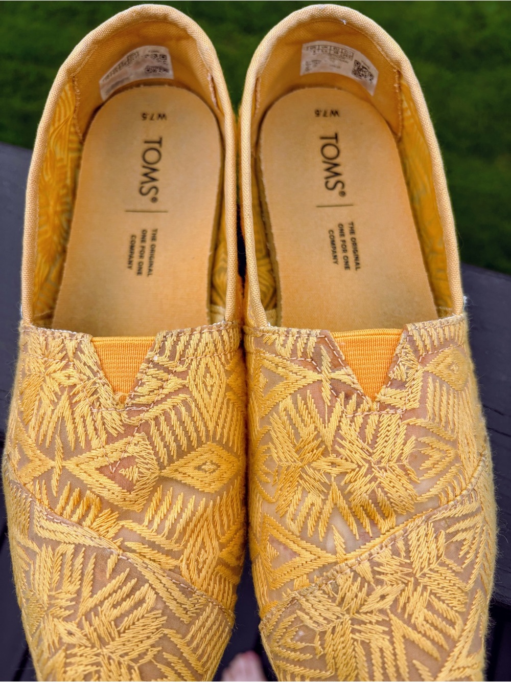 TOMS Women’s Yellow Embroidered Slip-Ons. Size 7.5 - Picture 2 of 3